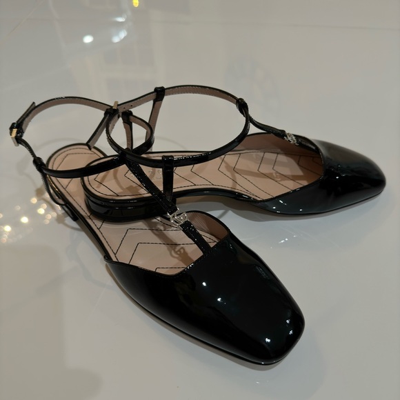 BLACK GUCCI FLAT WITH T STRAP - Picture 2 of 3